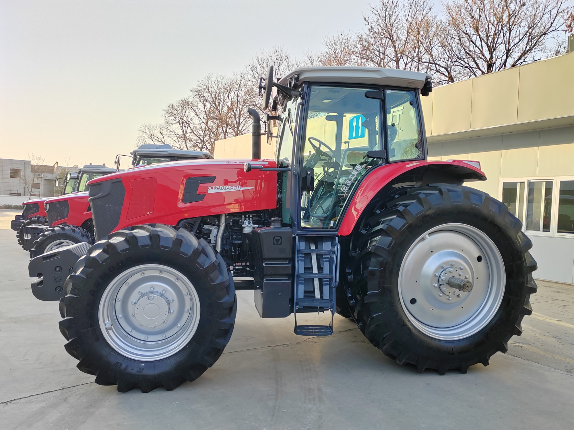 XT804 4D系列轮式拖拉机